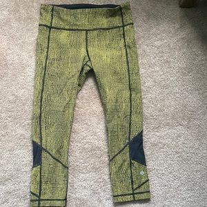 Lululemon run inspire crop size 4 worn few times yellow black rare pattern